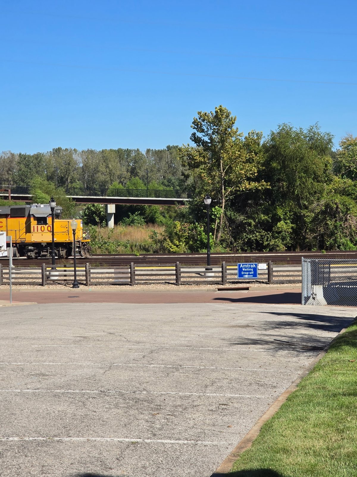 Union Pacific train passing the Jefferson City Amtrak station